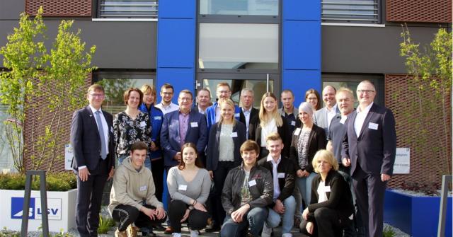 Bild: Workshop Teilnehmer, Organisatoren und Landrat